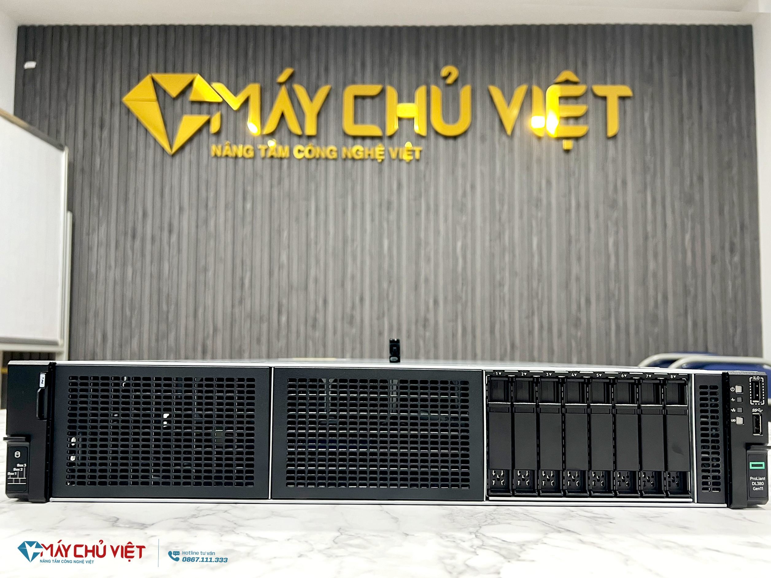 Máy chủ HPE ProLiant DL380 Gen11 Mặt Trước Máy Chủ Hpe Proliant Dl380 Gen11 8x2.5''